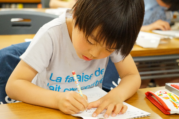 たくさんの辞典を常備しています。