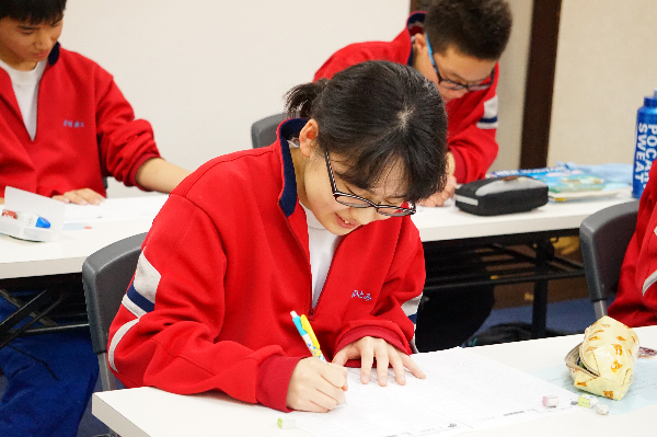 学校でわからなかったことがわかるよう、丁寧に指導致します。